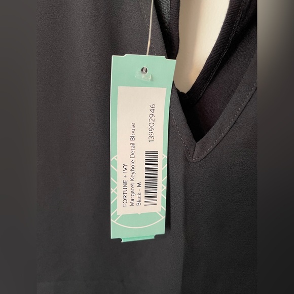 Fortune + Ivy Margaret Keyhole Detail Blouse - Picture 3 of 4